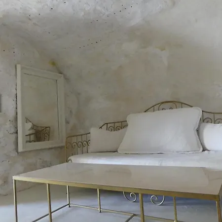 Les Vieux Murs 4*