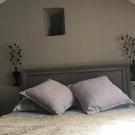 Les Vieux Murs Bed & Breakfast